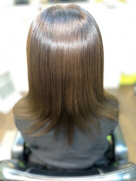 エムスリーディーミュゼステージ(M3D) 艶髪ストレート仕上げ。