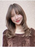 ワイドマッシュバング×小顔レイヤーカット×グレージュ