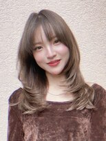 メゾンドイギー(MAISON de IGGY)&nbsp;ワイドマッシュバング×小顔レイヤーカット×グレージュ