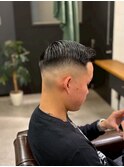 スパイキーショートブルーブラックツーブロックメンズ髪型