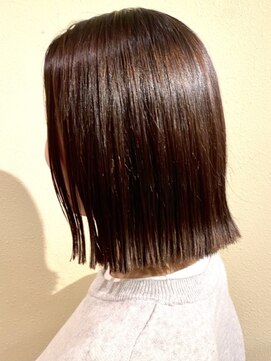 30代切りっぱなしボブ前髪なしボブかき上げボブオリーブブラウン