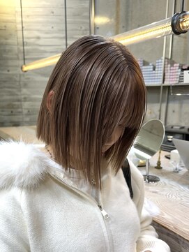 ヲタク(wotaku.) ミルクティーブラウンベージュブリーチカラーダブルアカラーボブ