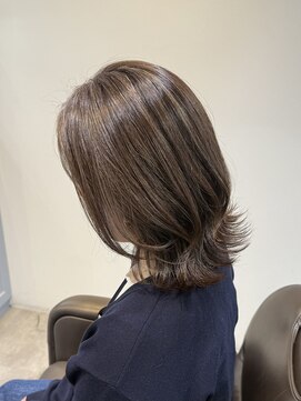 ロエ(loe) ミルクティーグレージュ×柔レイヤー　40代白髪ぼかし