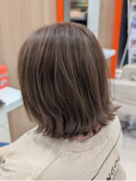 ミングル(MINGLE) レイヤーボブスタイル　ハイライトデザインカラー