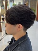 ニュアンスフェザー×暗めブラウン×刈り上げセンターパート