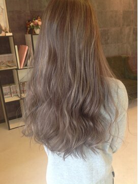 イーエス(E.S) 外国人風グレージュハイライト