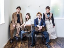 4人のスタッフはそれぞれの分野のスペシャリスト。