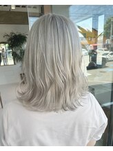 ラウレア(LAULEA) ホワイトカラー