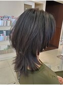 旬のウルフヘアグレージュ小顔効果