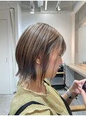 肩上切りっぱなしボブダブルカラー暗めミルクティーベージュ