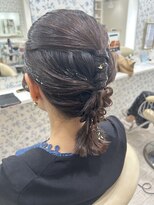 サクララ(Sakura la)&nbsp;ローポニー／お呼ばれヘア／参列へア／二次会へア／編み下ろし