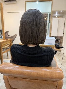 《オリーブグレージュ》