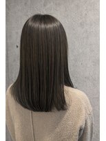 テラ(terra)&nbsp;透明感グレージュ×鎖骨ミディアム