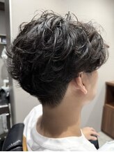 《髪のボリューム/直毛でセットがしにくい/クセ毛で髪がまとまらない》お悩みのメンズへ -おすすめヘア7選-