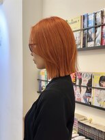 リンダ(LYNDA)&nbsp;鮮やかなオレンジカラーが目を引く切りっぱなしボブ