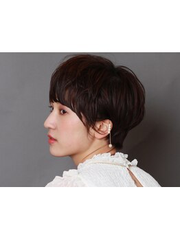 カット講師を務めるオーナーの技術を実感。骨格や髪質に合わせたオーダーメイドカットで美しいシルエットに