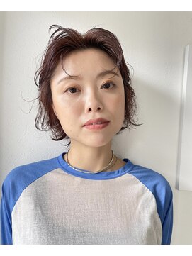 セピア(Sepia) センターパートのショートウルフ