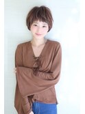 ことりベージュネイビーカラー毛先パーマ小顔ワンサイドショート