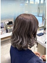 ケンジ 平塚 アネッタ(KENJE annetta) 白髪ぼかしハイライトと艶カラー