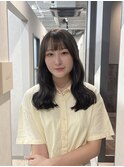 暗めオリーブグレージュ×波巻きくびれミディアム