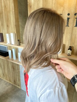 フィル(fil.) milktea beige