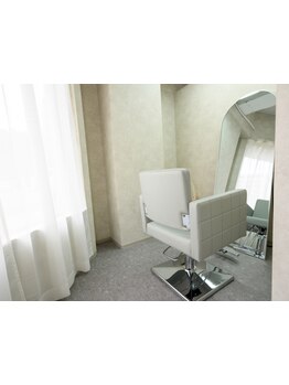 加齢とともに出てくるお悩みを解決する専門サロン◎こだわりの半個室空間で、周りを気にせずリラックス！