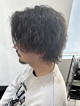 ヒュイル バイ ニアウ(Hwyl by Niau) メンズミディアムパーマサーフカール波巻パーマツイストパーマ