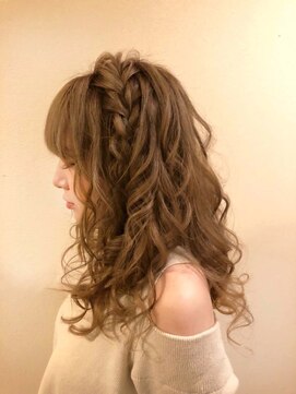 ヘアーメイクサロン リュクス(Hair make salon LUXE) 片編み巻きおろし