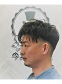 サイドとバックはフェードカットのツーブロックスタイル