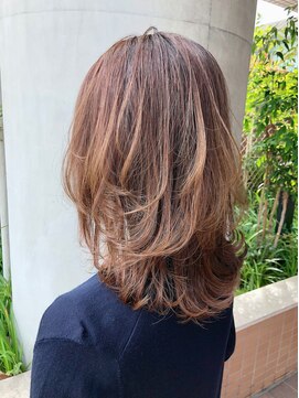 リコ(Lico) 外ハネミディアムレイヤー×シルバーブラウン