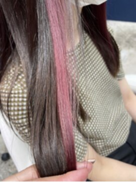 バンミー(BUNMEE) グレージュにピンクの組み合わせが秋らしくて可愛いスタイルです