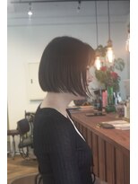ルート(root)&nbsp;切りっぱなしボブ　平行ボブ　地毛風カラー　グレージュ