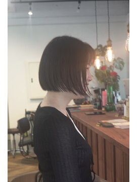 ルート(root) 切りっぱなしボブ　平行ボブ　地毛風カラー　グレージュ