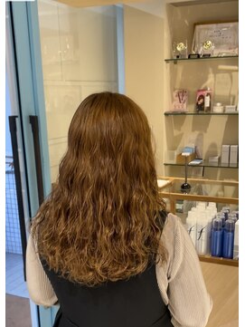 シアン 大須店(CYAN.) ベージュカラー×細かめウェーブパーマ