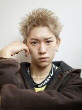 スタイリスト柳原隼義【ハイトーンスパイキーショート】