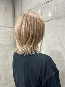 シャワー(SHOWER) フォギーベージュ、ミディアムレイヤー、レイヤーカット