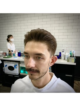 ヘアサロン大野 ニューオータニ ザ メイン店 堂々とした伝統的なオールバックスタイル