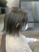 お～るうぇいず(always)&nbsp;ハイライトケアブリーチ大人ブルーシルバーミディアムボブ
