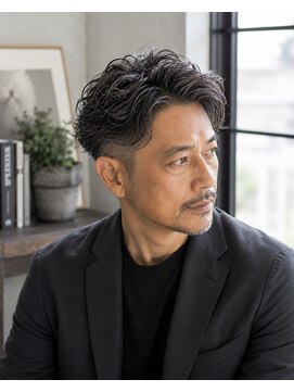 メンズバグズ(MEN's Baguz) 大人メンズ波巻きパーマ×ツーブロック刈り上げビジネススタイル