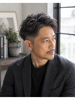 MEN's Baguz MEN'Sカット/ MEN'Sパーマ/ MEN'Sカラー 大人メンズ波巻きパーマ×ツーブロック刈り上げビジネススタイル