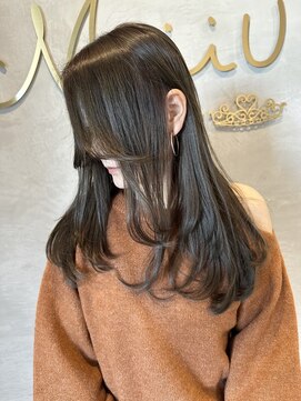 ミュウ(Miiiu) レイヤー毛先ウェーブロング 斜めうざバングダークグレージュ