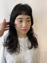 イーズ(e's)&nbsp;ミニバングと柔らかいロングパーマ　<若林>