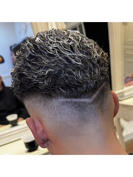 ヘアスタジオ アルス 御池店(hair Studio A.R.S) 短髪パーマホワイトメッシュ 極道パーマ ラインアート