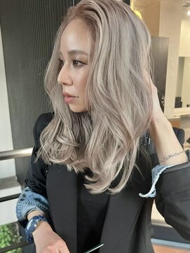 エイチ(H) xブリーチ/イメチェン/ホワイトブロンド/外ハネボブ/美髪/