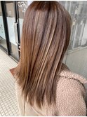 グレージュ切りっぱなしボブ前髪ありミニボブミルクティベージュ