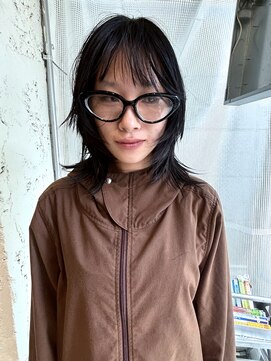 ノラ シブヤ(NORA) ☆ミディアムレイヤーミディアムウルフハッシュカットウルフ