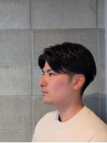 ワンワンオー バーバーショップ コンチネンタル(@110 BARBER SHOP continental)&nbsp;韓国風センターパートツーブロックミドルフェード
