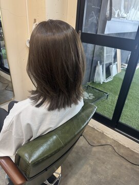 エムドット ヒロシマ(m. HIROSHIMA) 巻くのが苦手でも垢抜ける☆オリーブグレージュ×くびれヘア