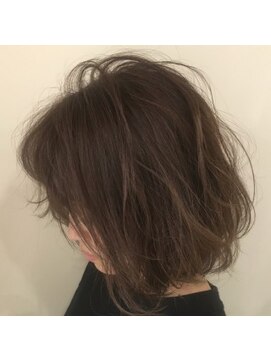 キャンバス バイ ネオリーブ 横浜西口(Canvas by neo.) ハイライト × ラベンダーグレージュ × 前下がりボブ