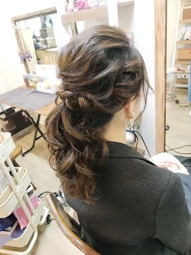 ロカット サロン(Roquat Salon) シンプルローポニーアレンジ　【ヘアアレンジ　立川/立川南/袴】